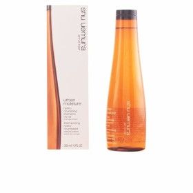 Shampooing Shu Uemura Urban Moisture (300 ml) de Shu Uemura, Shampooings - Réf : S0590766, Prix : 40,66 €, Remise : %
