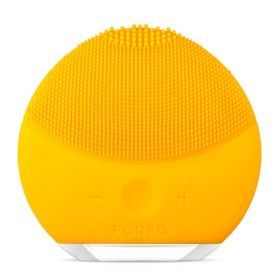 Escova de Limpeza Facial LUNA MINI 2 Foreo Amarelo de Foreo, Limpadores e exfoliantes - Ref: S0572074, Preço: 128,64 €, Desco...