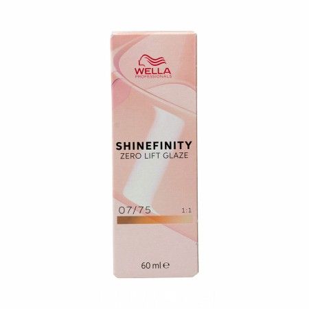 Coloração Permanente Wella Shinefinity Nº 07/75 (60 ml) de Wella, Coloração permanente - Ref: S4259084, Preço: 12,98 €, Desco...